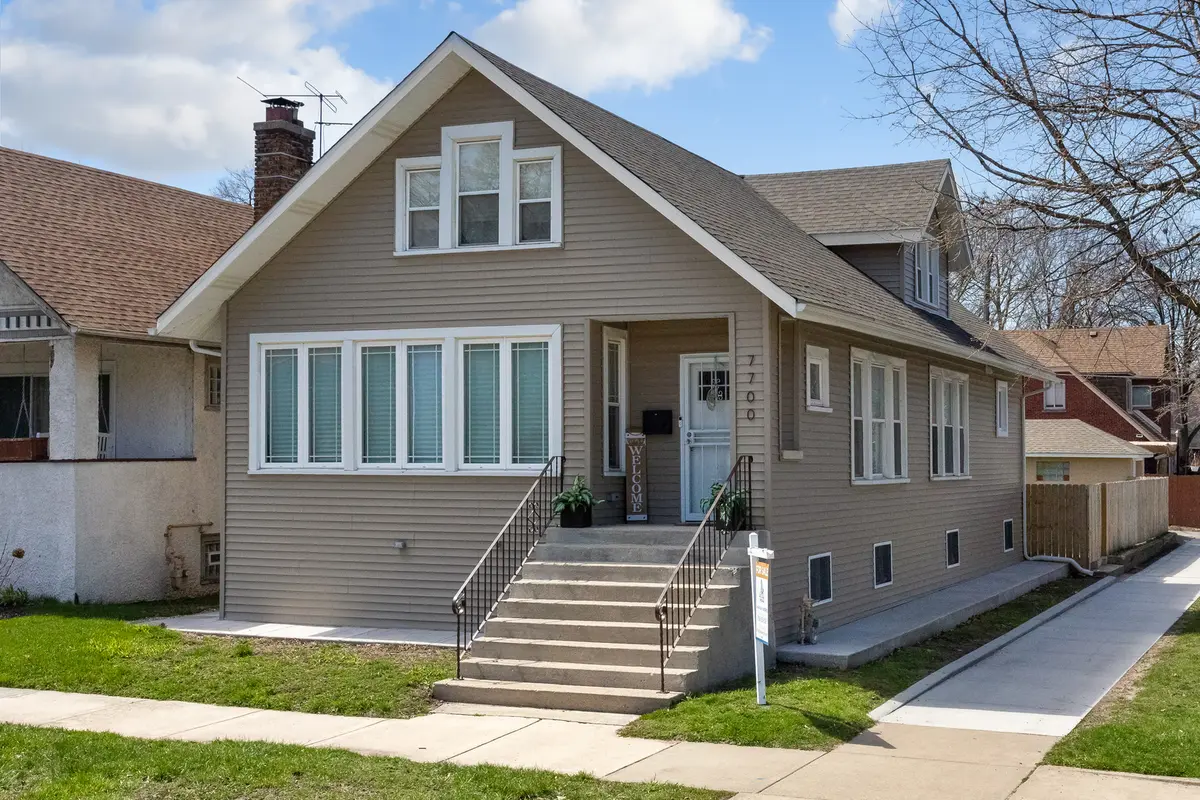 7700 S Paxton AVE, Chicago, IL 60649