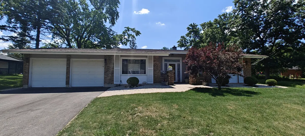 3205 63rd ST, Woodridge, IL 60517