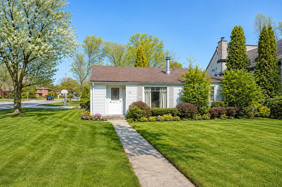 951 Hemlock ST, Deerfield, IL 60015