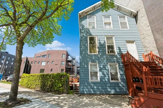 612 N Ogden AVE, Chicago, IL 60642