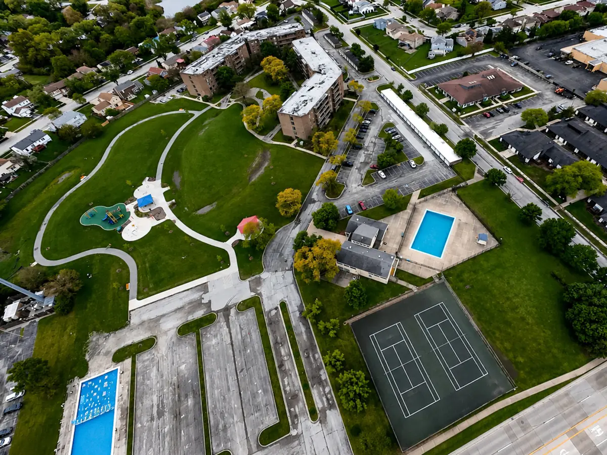 5 E Carriageway DR #201, Hazel Crest, IL 60429