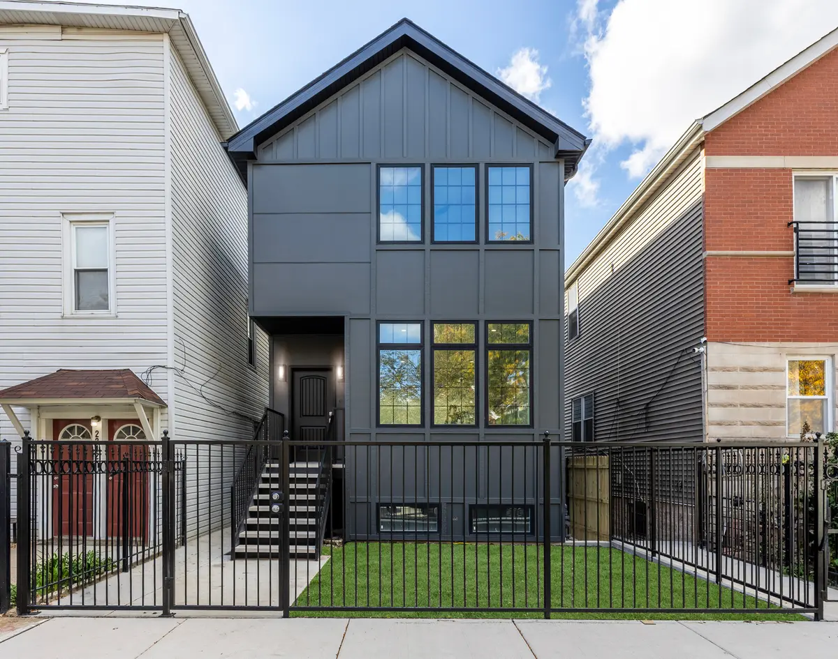 2216 N Talman AVE, Chicago, IL 60647