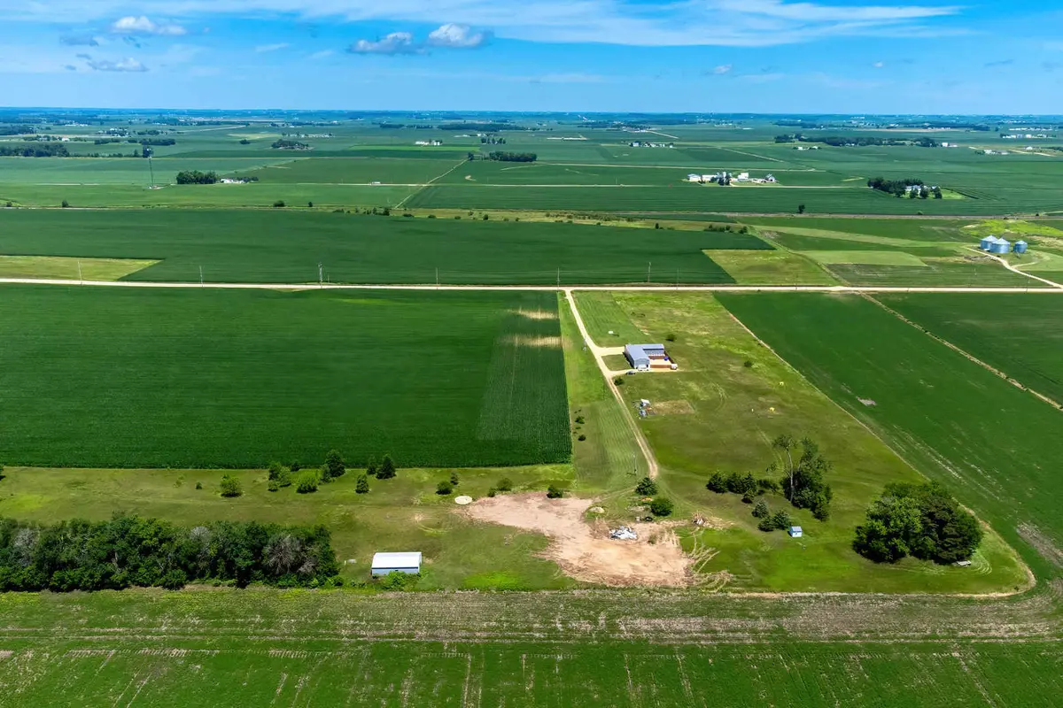 1811 245th ST, Calamus, IA 52729