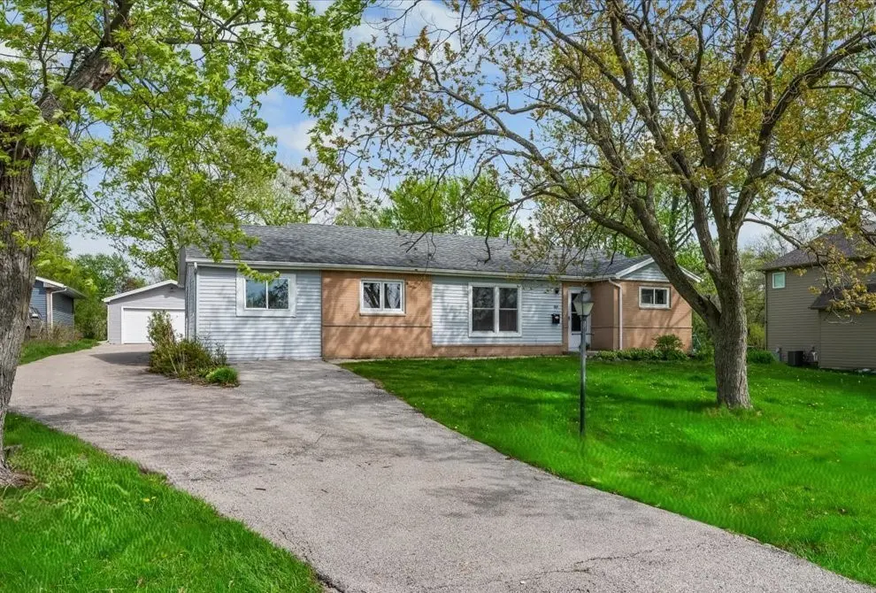 985 Aspen ST, Hoffman Estates, IL 60169