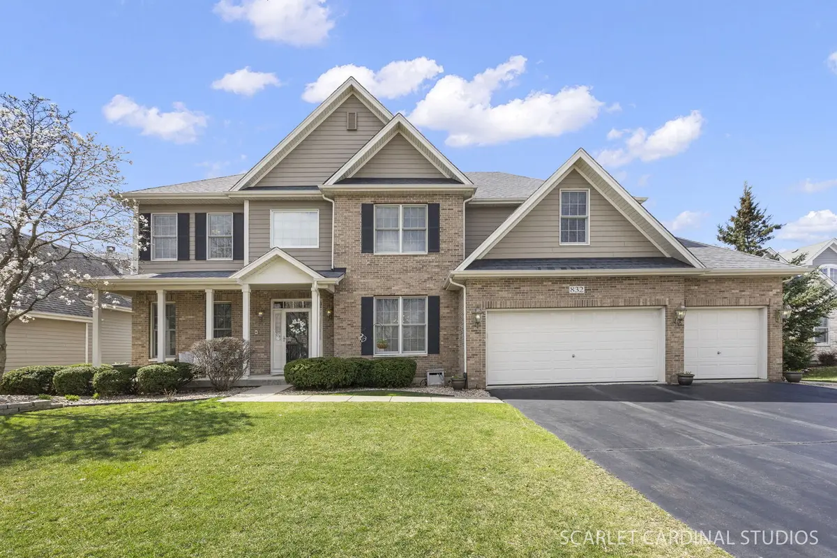 832 Deering CT, West Chicago, IL 60185