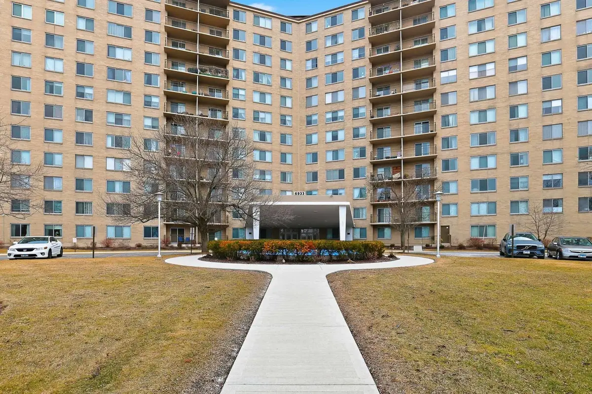 6933 N Kedzie AVE #202, Chicago, IL 60645