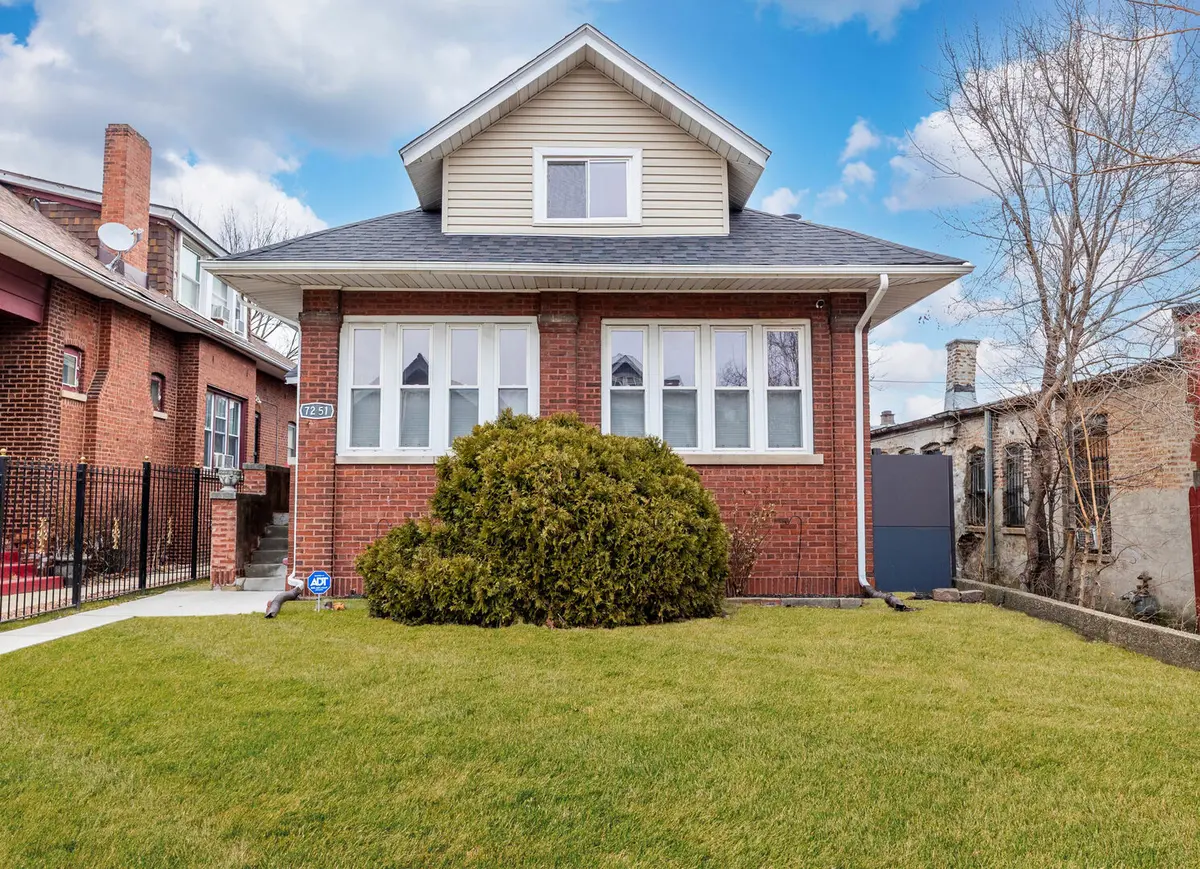 7251 S Paxton AVE, Chicago, IL 60649
