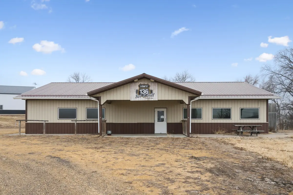 112 1st ST, Charlotte, IA 52731