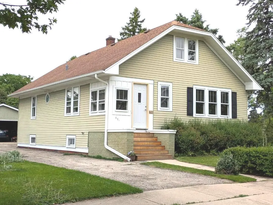 621 E GRAND LAKE BLVD, West Chicago, IL 60185