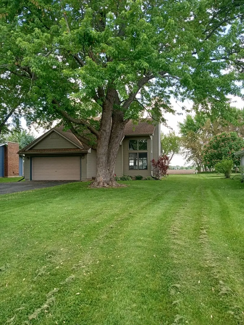683 Lasalle DR, Somonauk, IL 60552