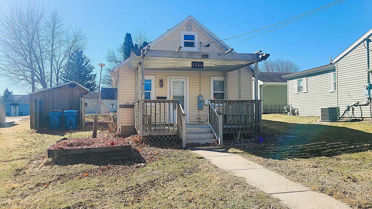 1106 Steinman ST, Dixon, IL 61021