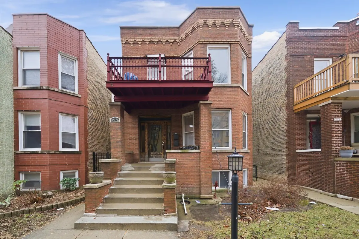 3975 W Barry AVE, Chicago, IL 60618