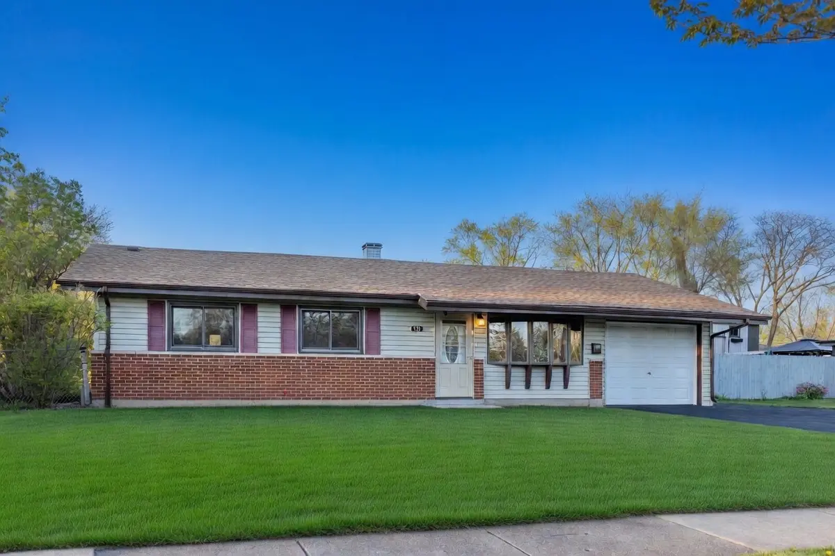 520 Glendale LN, Hoffman Estates, IL 60169