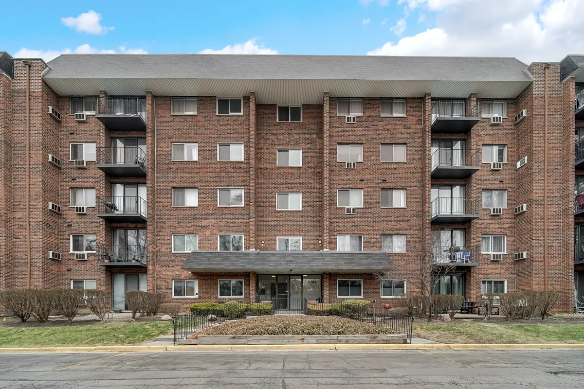 4731 Saint Joseph Creek RD #4E, Lisle, IL 60532