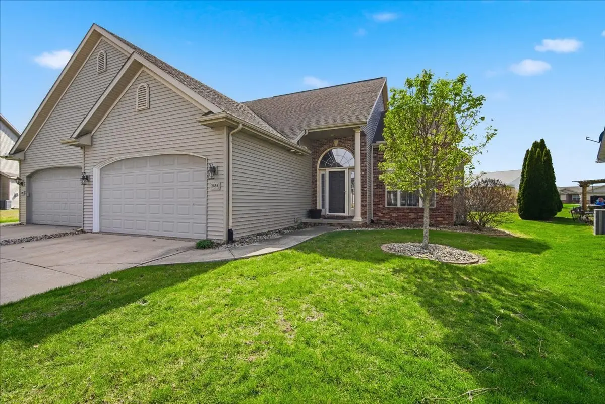 2884 Benson LN, Normal, IL 61761