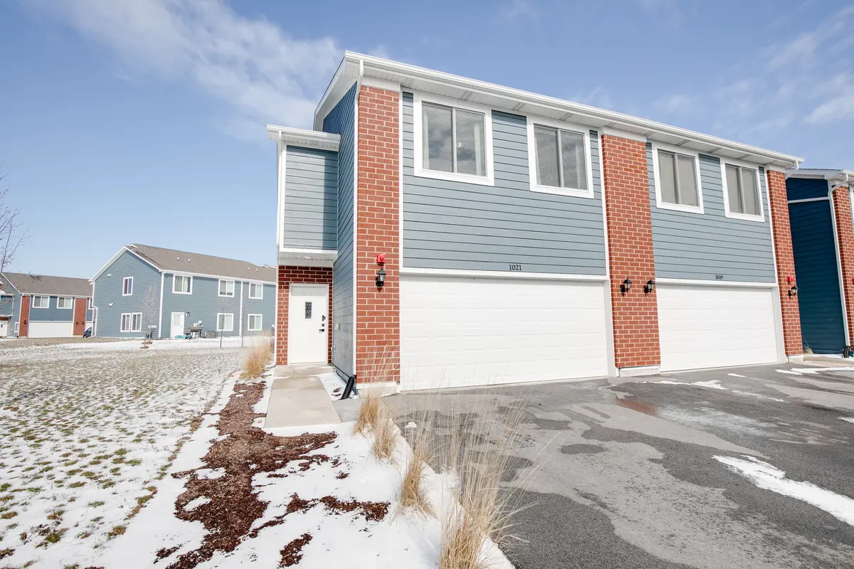1021 Gillespie LN, Yorkville, IL 60560