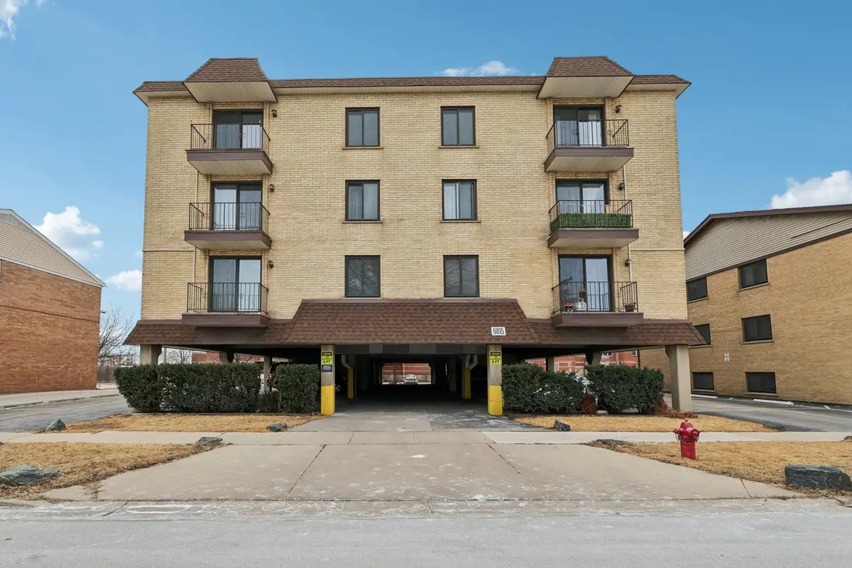 9815 Lawrence CT #3AF, Schiller Park, IL 60176