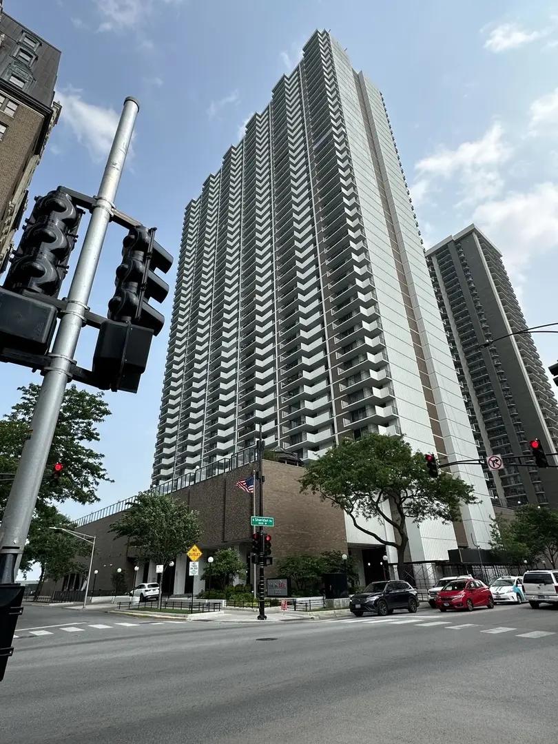6033 N Sheridan RD #26L, Chicago, IL 60660