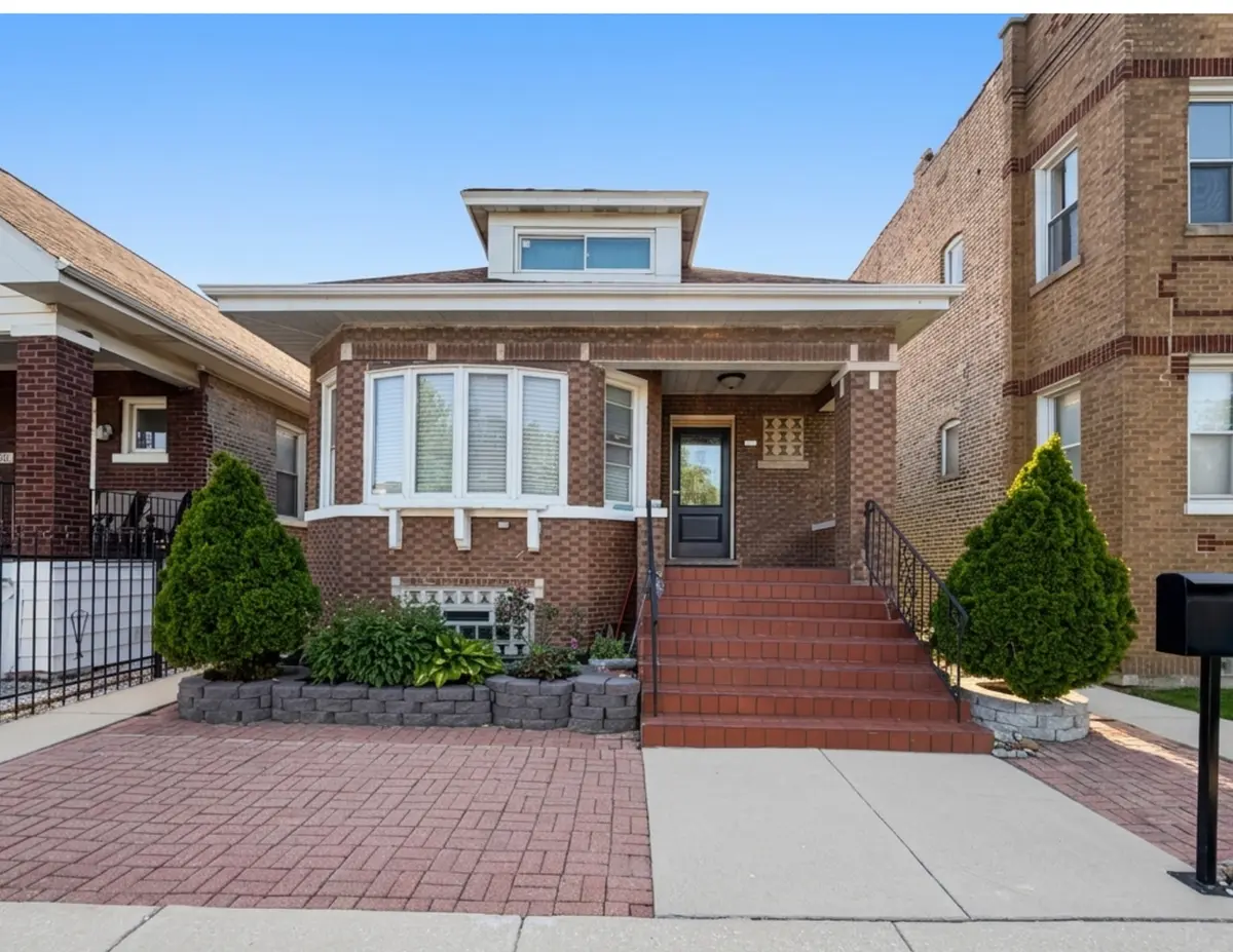 5826 S Sacramento AVE, Chicago, IL 60629