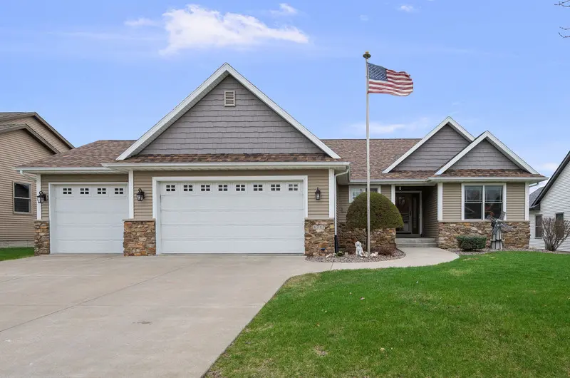 1717 E 61st ST, Davenport, IA 52807