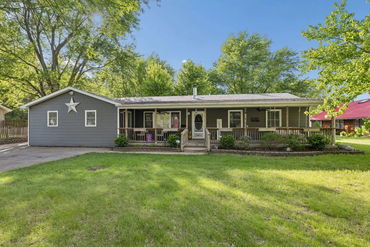 35652 Jay DR, Custer Park, IL 60481
