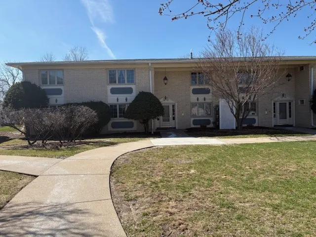 930 17th ST #14, Moline, IL 61265