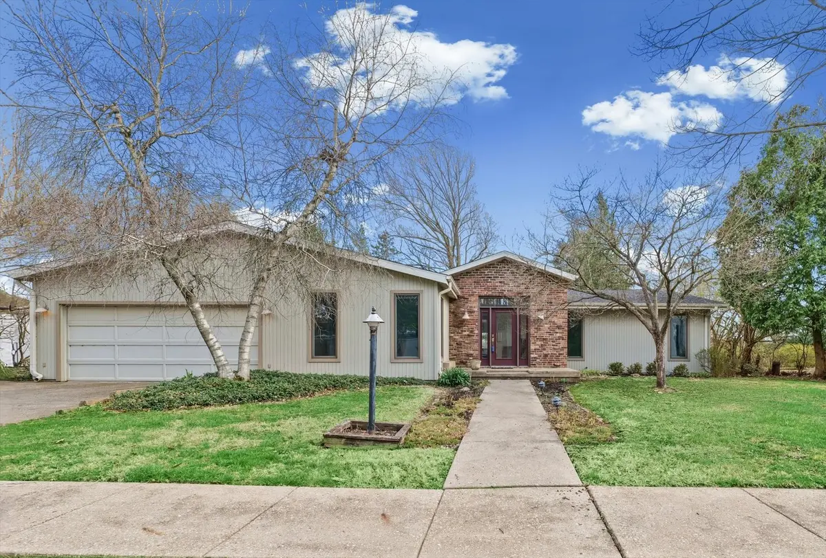 205 E SHERWIN CIR, Urbana, IL 61802