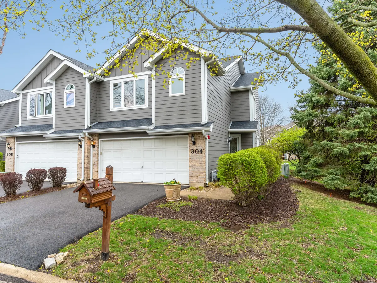 304 Camarie CT, Naperville, IL 60540