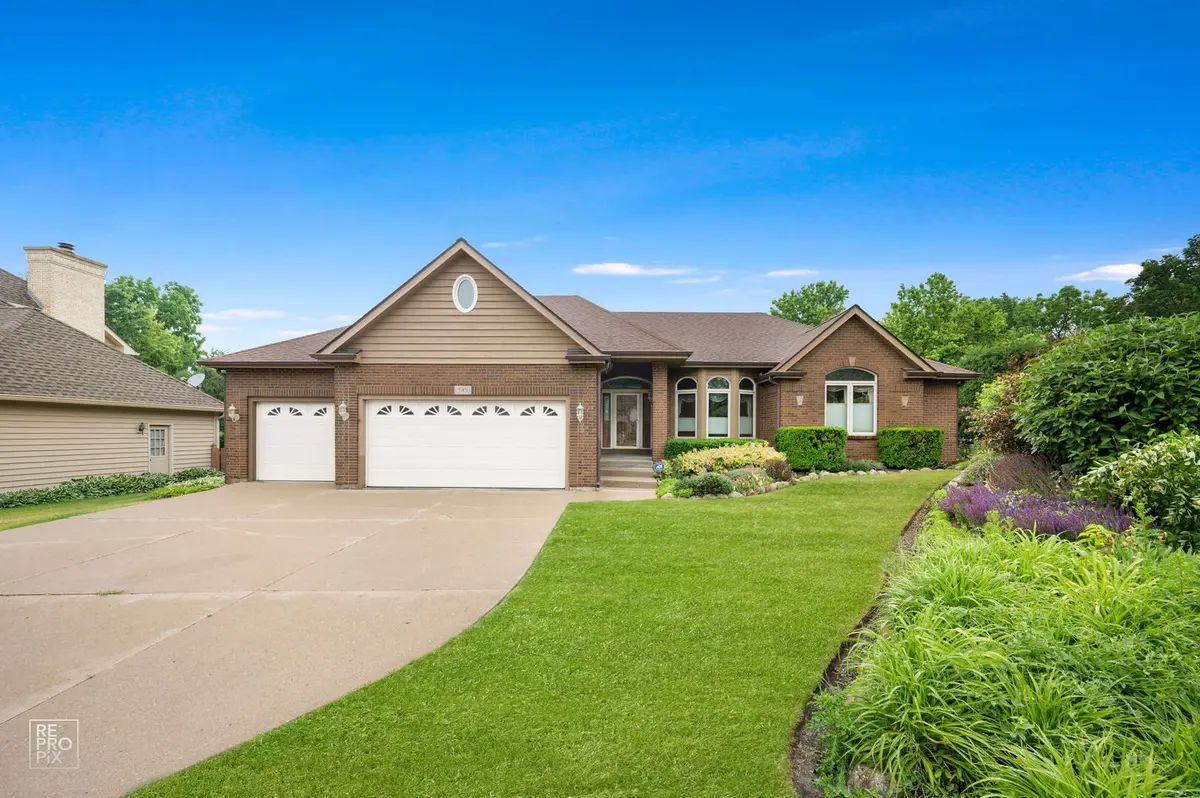 589 Edelweiss DR, Antioch, IL 60002