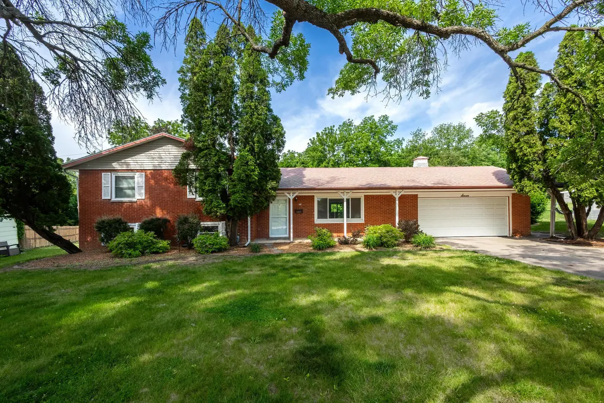 7 Archer CT, Davenport, IA 52804