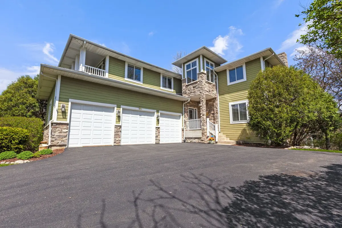 980 Dakota DR, Woodstock, IL 60098