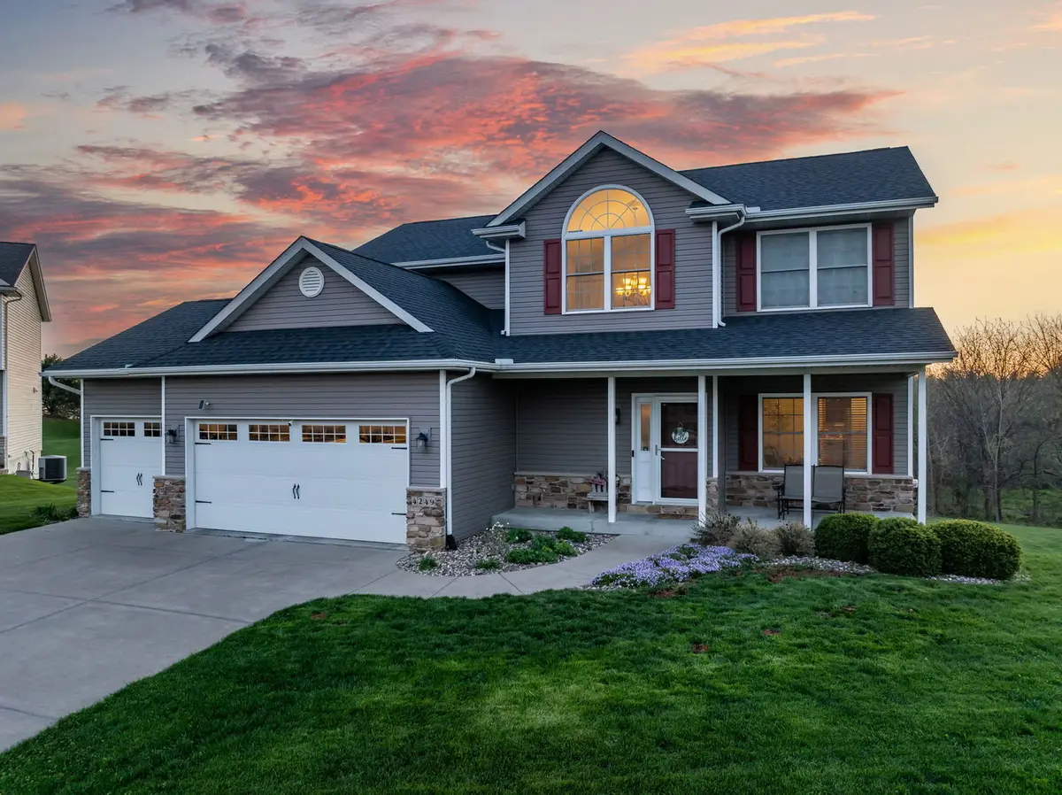 4249 TRANQUILITY CT, Bettendorf, IA 52722