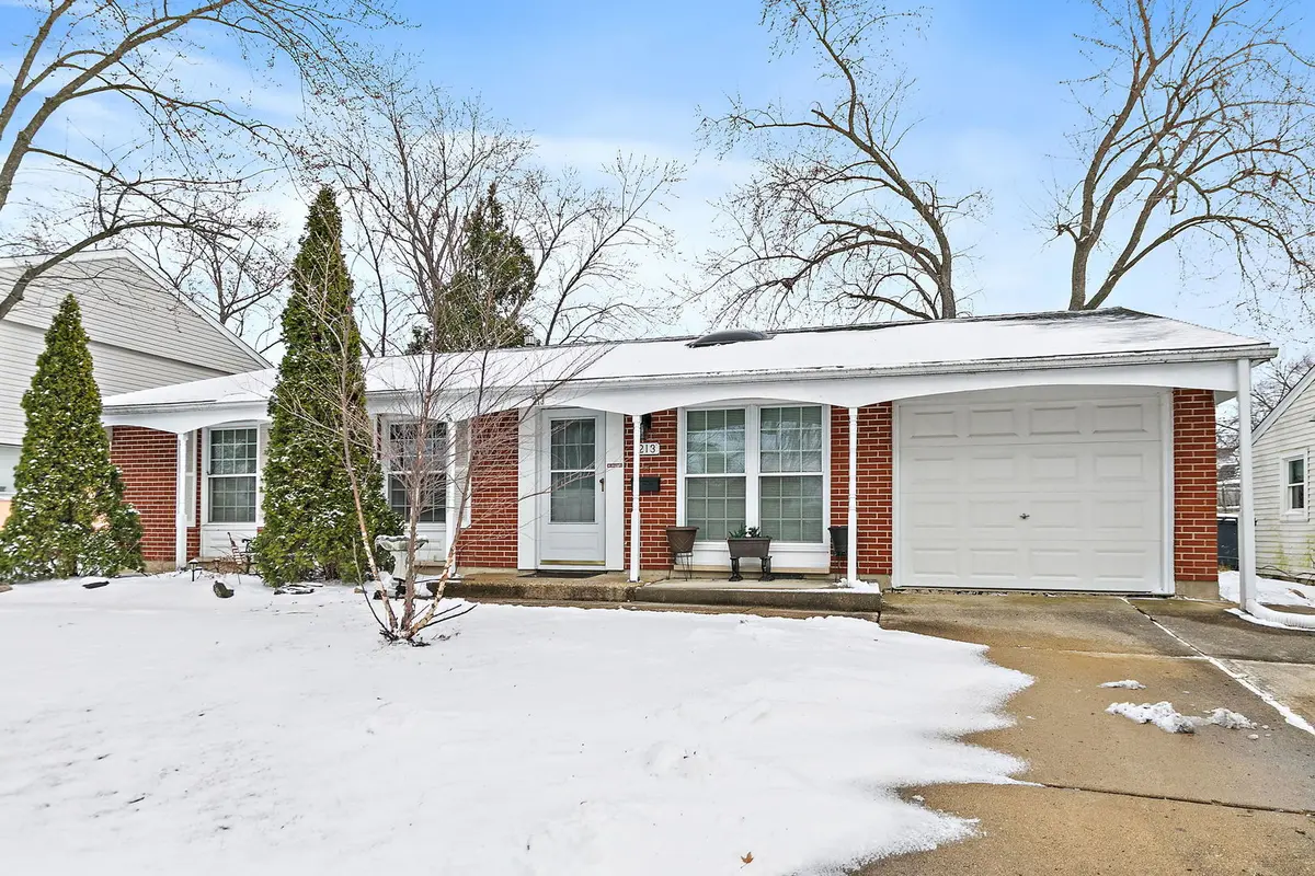 213 Villa RD, Streamwood, IL 60107