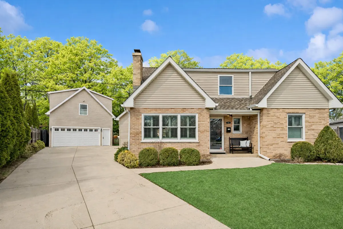 128 Parkview RD, Glenview, IL 60025