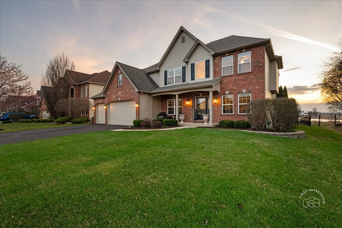 664 Bennett DR, North Aurora, IL 60542