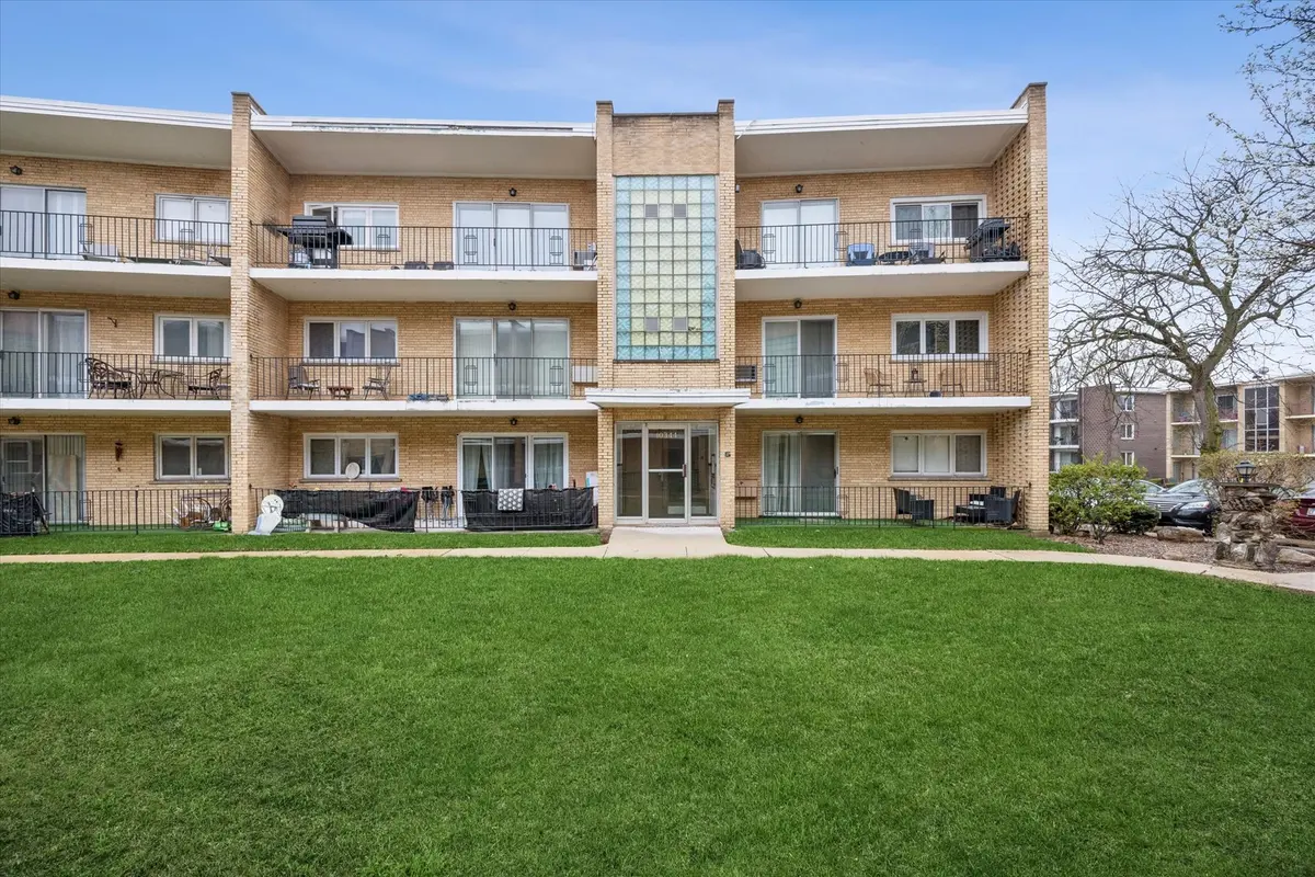 10344 S Pulaski RD #304, Oak Lawn, IL 60453