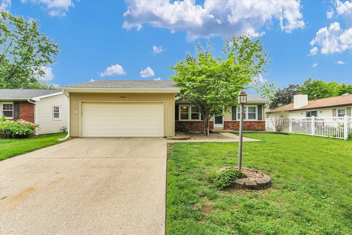 2007 Branch RD, Champaign, IL 61821