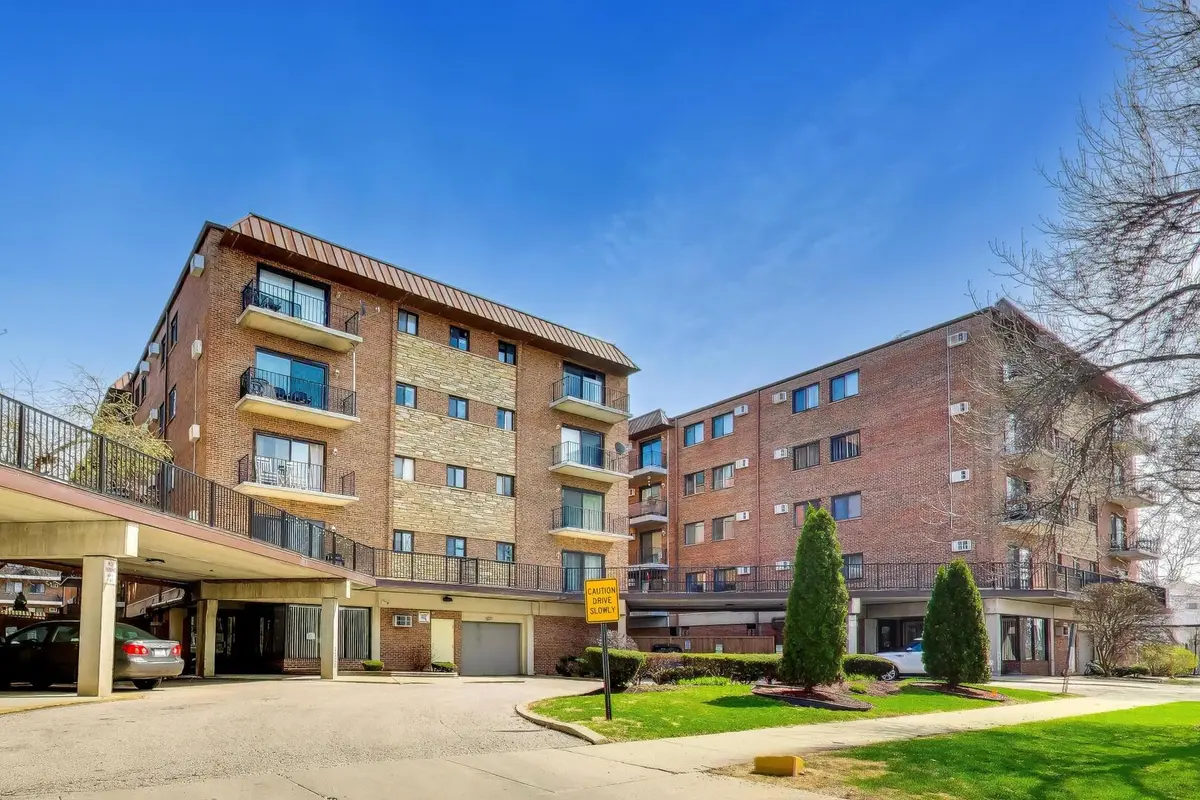 2325 N Neva AVE #302B, Chicago, IL 60707