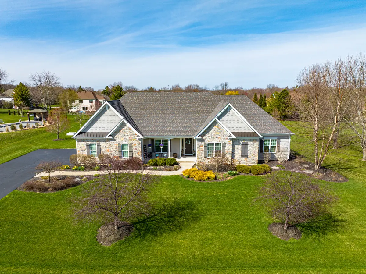 40W699 Maplehurst LN, Hampshire, IL 60140