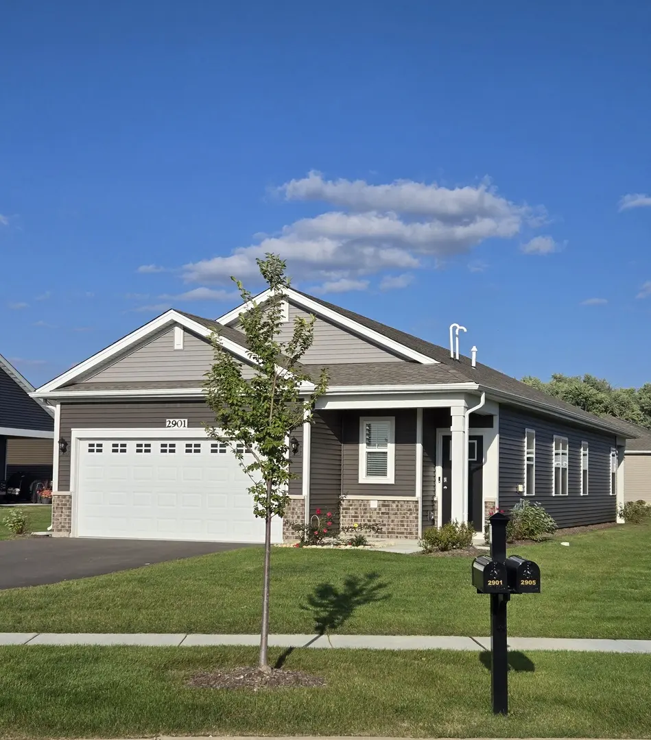 2901 Harnish DR, Algonquin, IL 60102