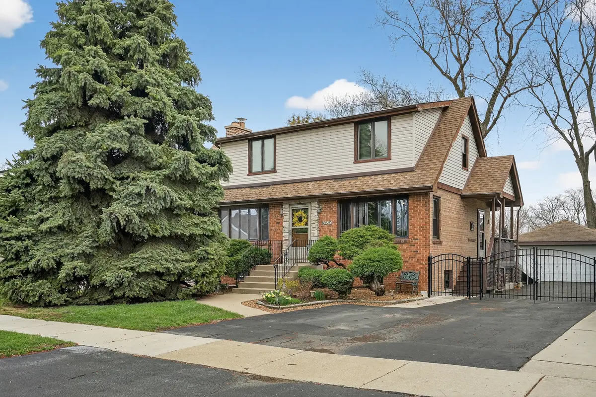 8021 S Lavergne AVE, Burbank, IL 60459
