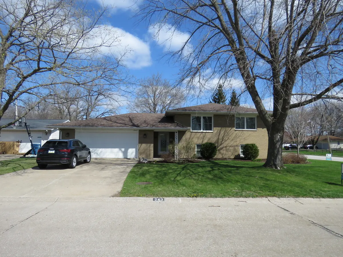 243 37th AVE, East Moline, IL 61244