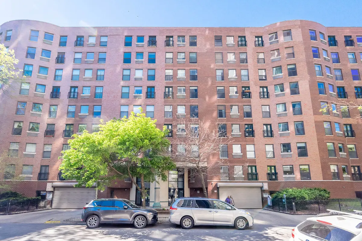 711 W Gordon TER #810, Chicago, IL 60613