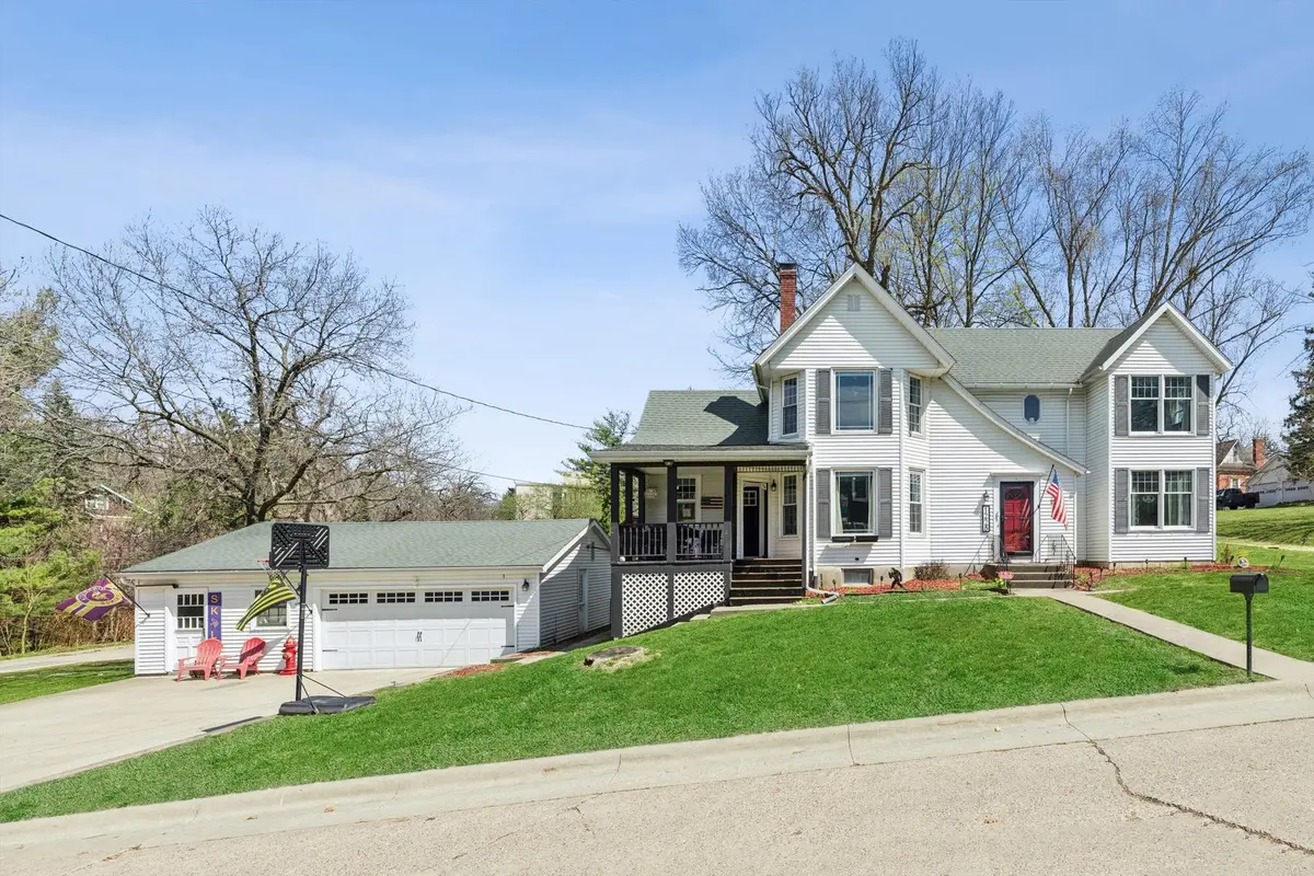 1228 Caroline AVE, Clinton, IA 52732