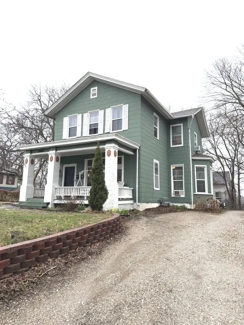 2004 E 13th ST, Davenport, IA 52803
