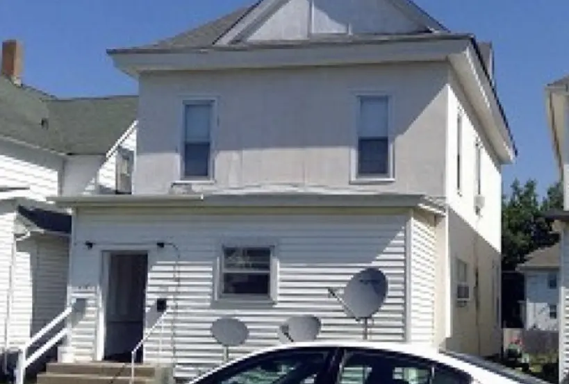 630 6th AVE, Clinton, IA 52732