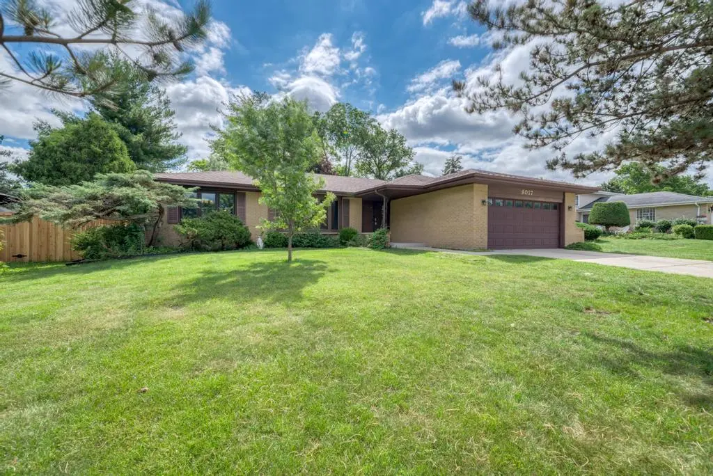 8017 Sawyer RD, Darien, IL 60561