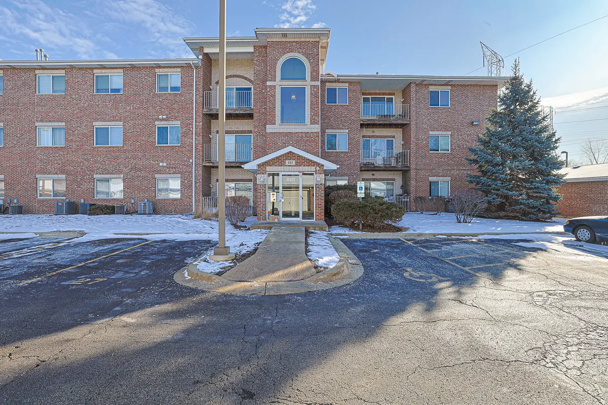 881 N Swift RD #206, Addison, IL 60101