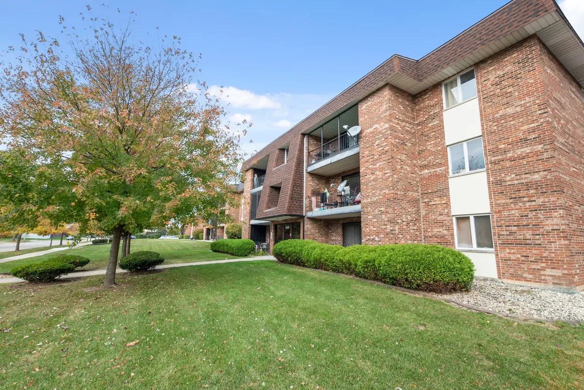 9130 W 140th ST #2NW, Orland Park, IL 60462