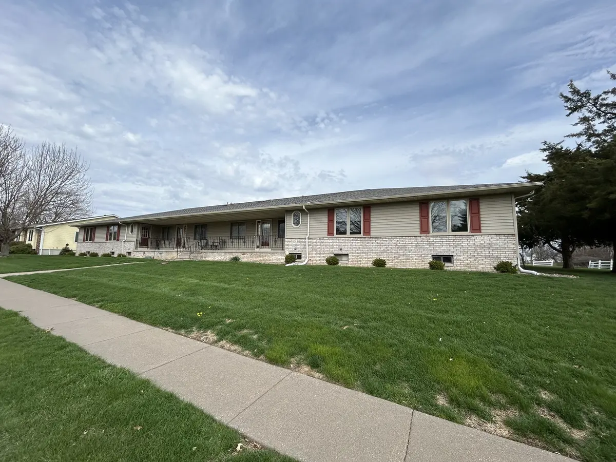1233 47th Ave CT #16, East Moline, IL 61244